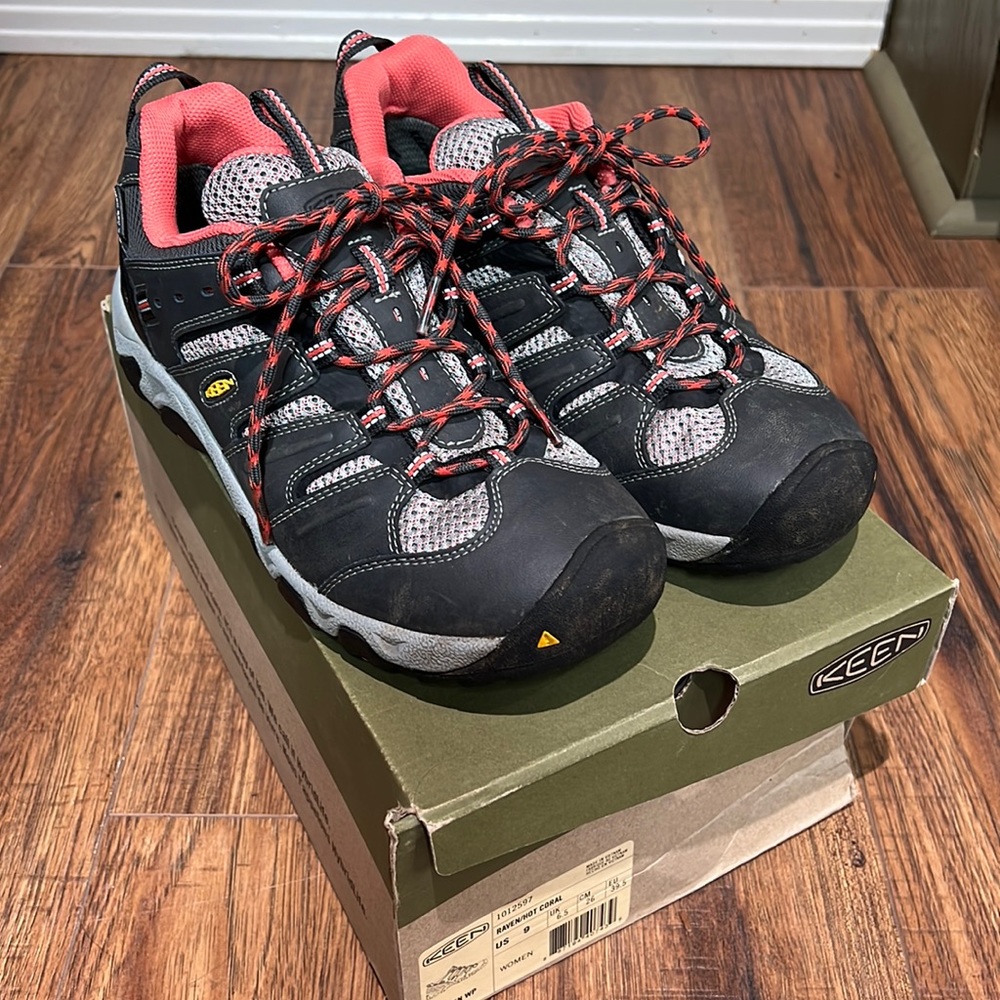 Keen Women’s Koven Waterproof Hiking Shoe